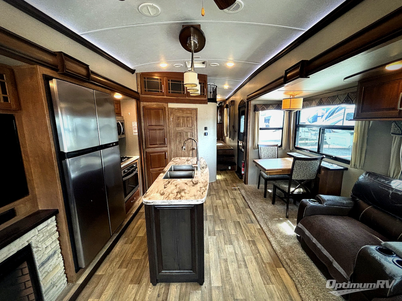 2017 Keystone Montana 3950BR Photo 5