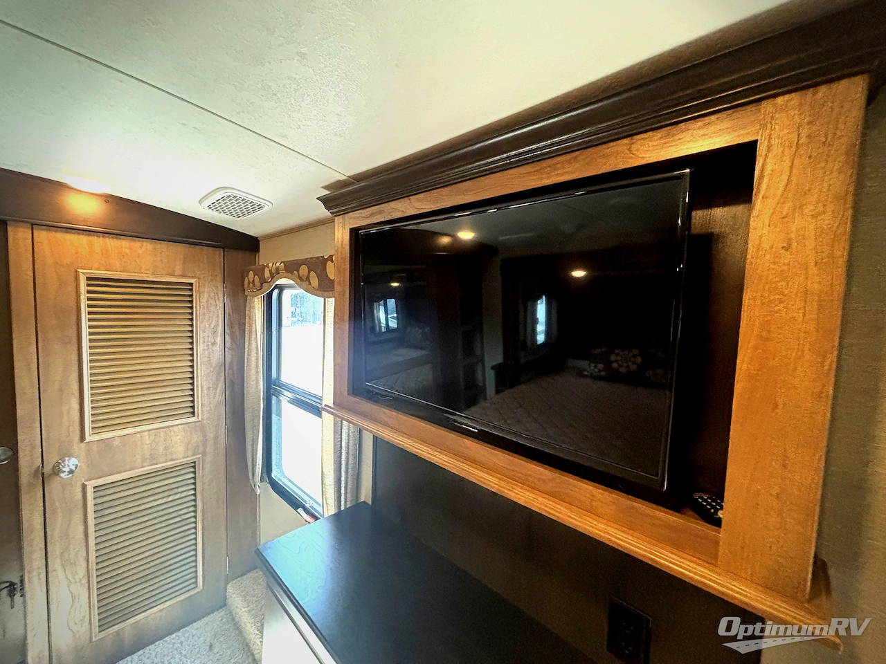 2017 Keystone Montana 3950BR Photo 8