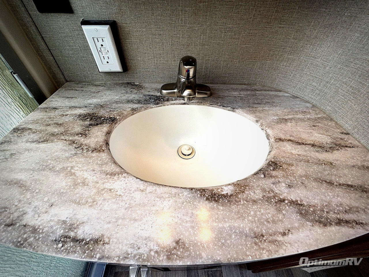 2017 Keystone Montana 3950BR Photo 12