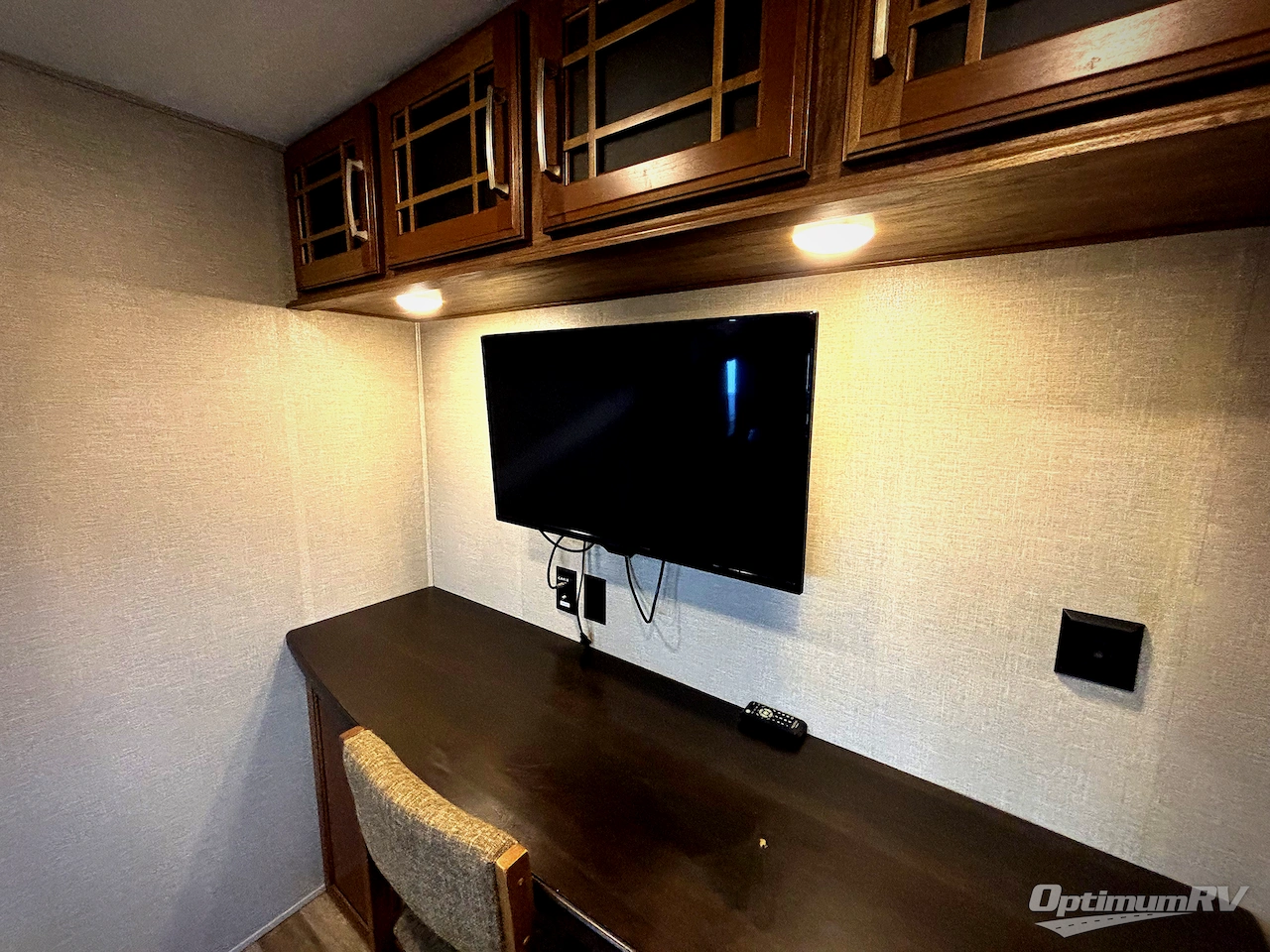 2017 Keystone Montana 3950BR Photo 16