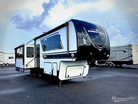 New 2025 East To West Ahara 325RL Featured Photo