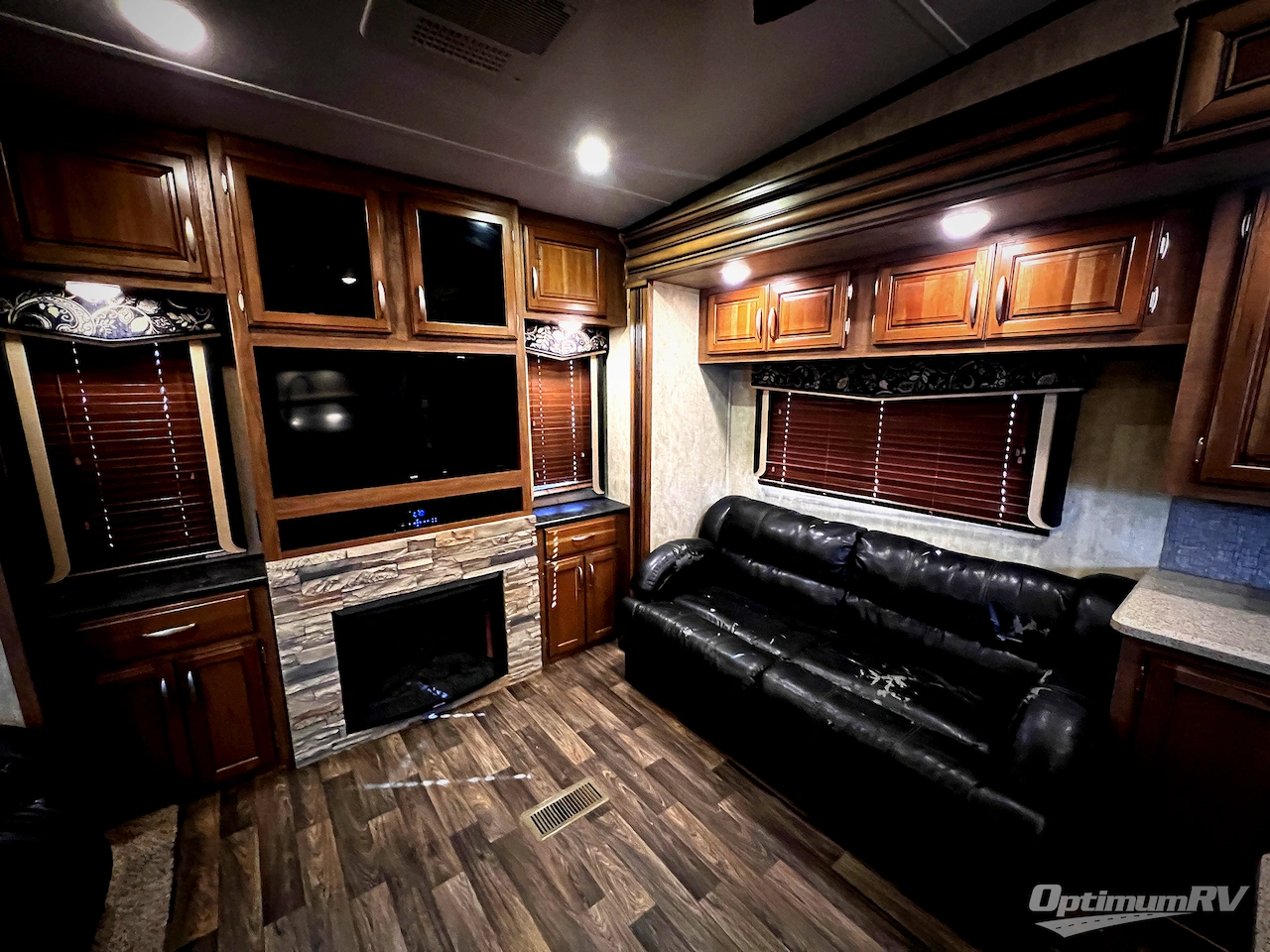 2016 Keystone Montana High Country 310RE Photo 7