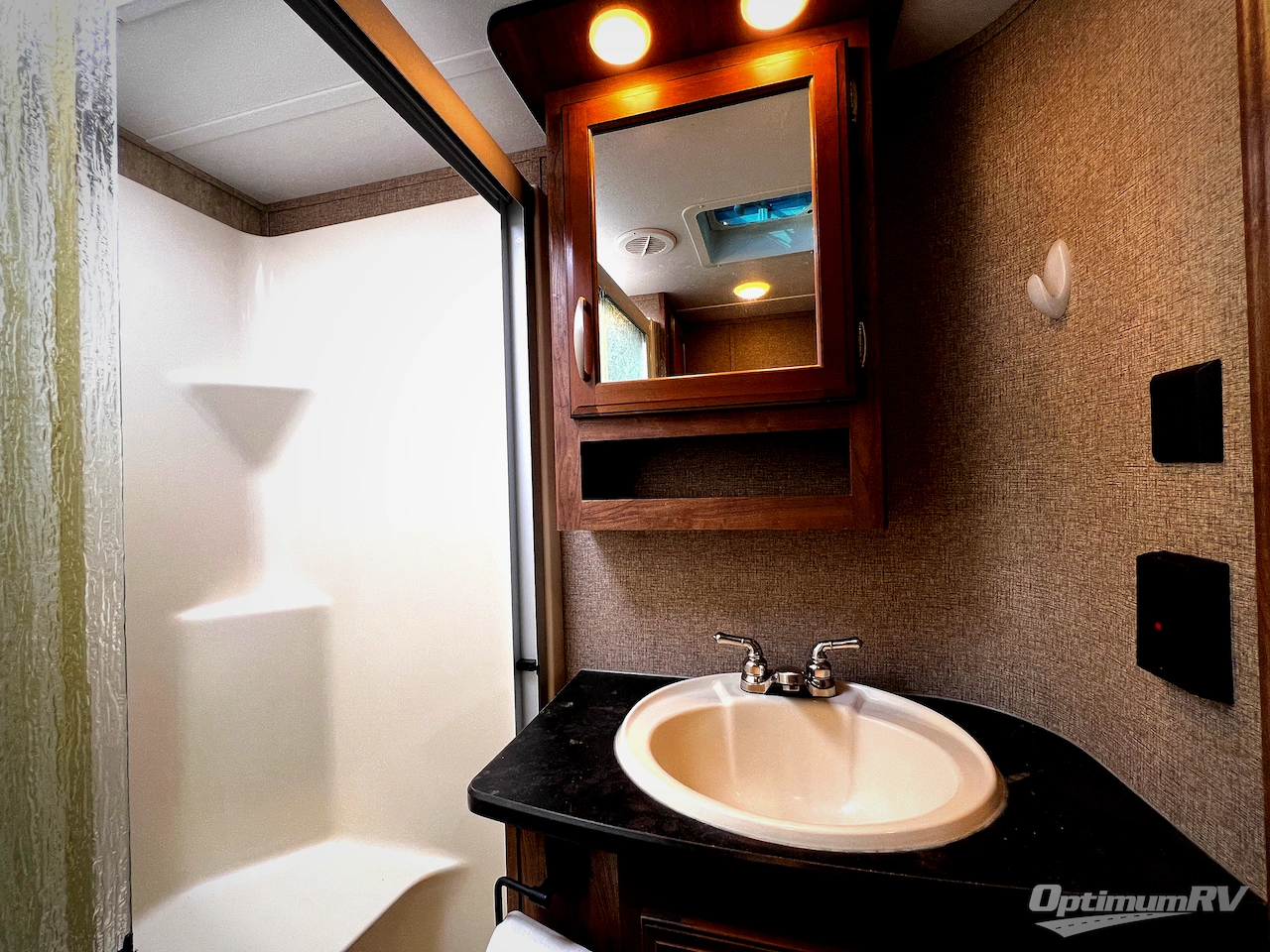 2016 Keystone Montana High Country 310RE Photo 32