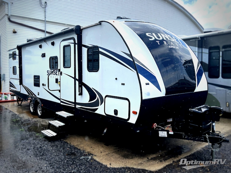 2018 CrossRoads Sunset Trail Super Lite SS289QB RV Photo 1