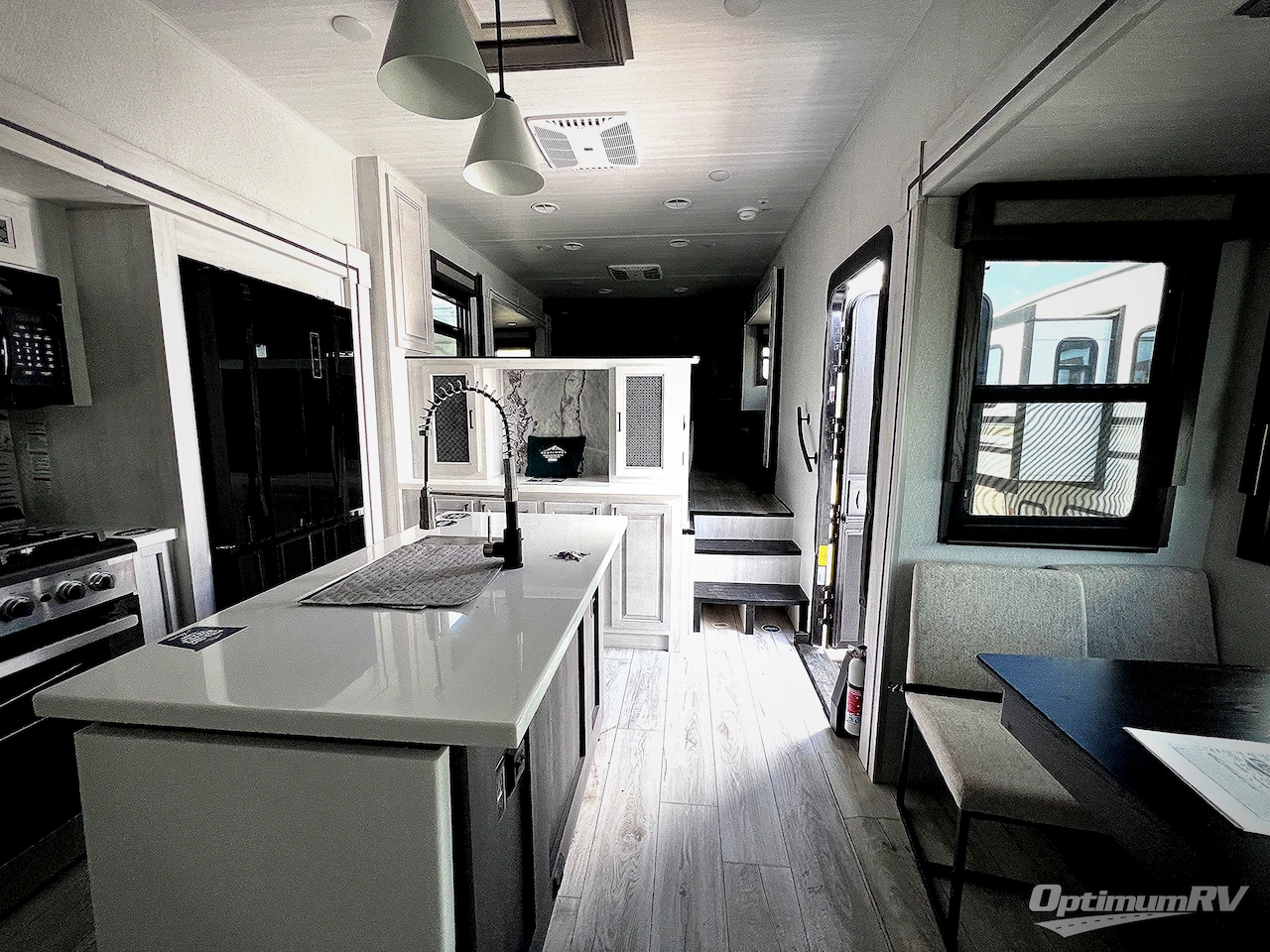 2025 East To West Ahara 380FL Photo 5