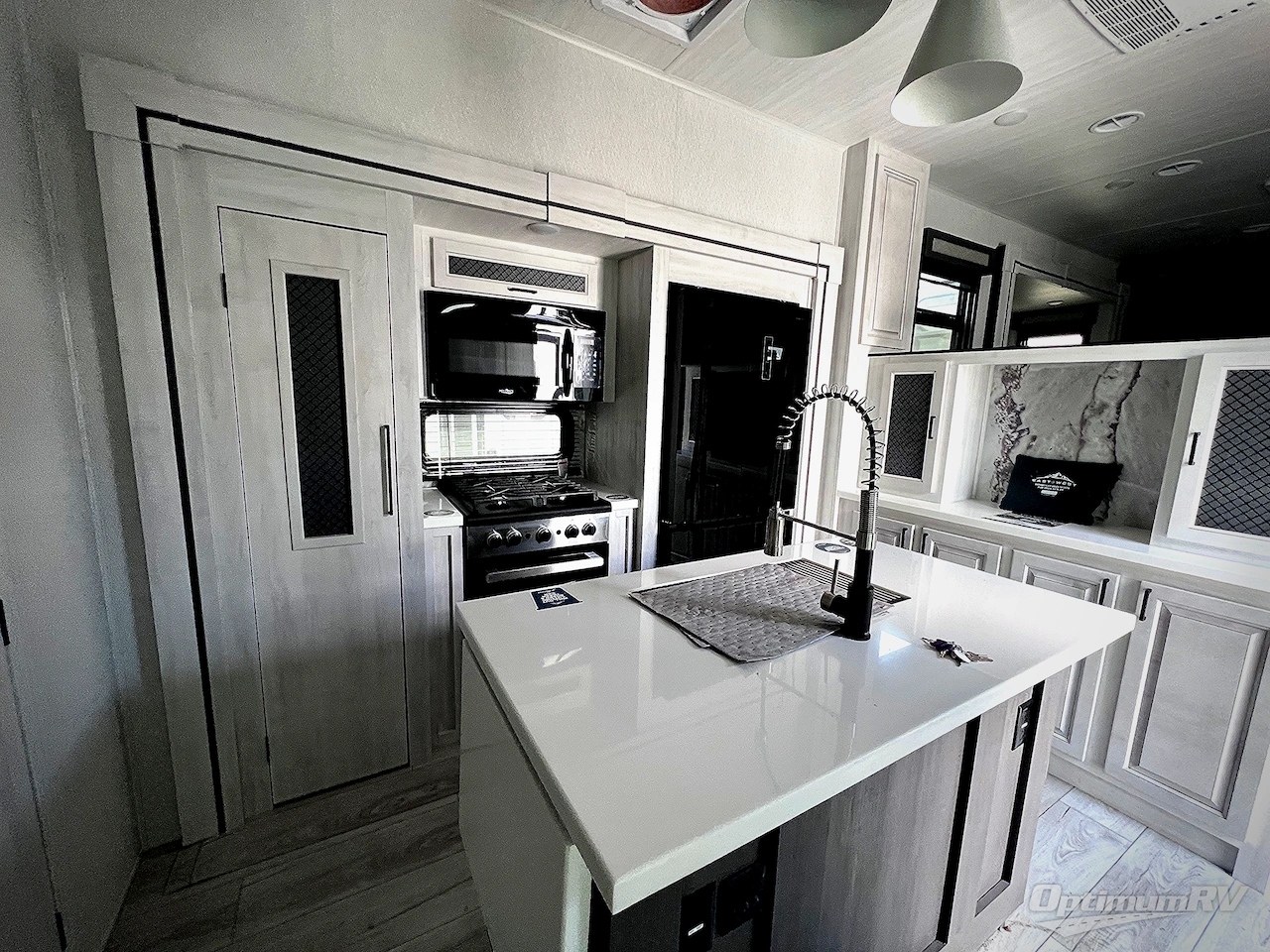 2025 East To West Ahara 380FL Photo 6