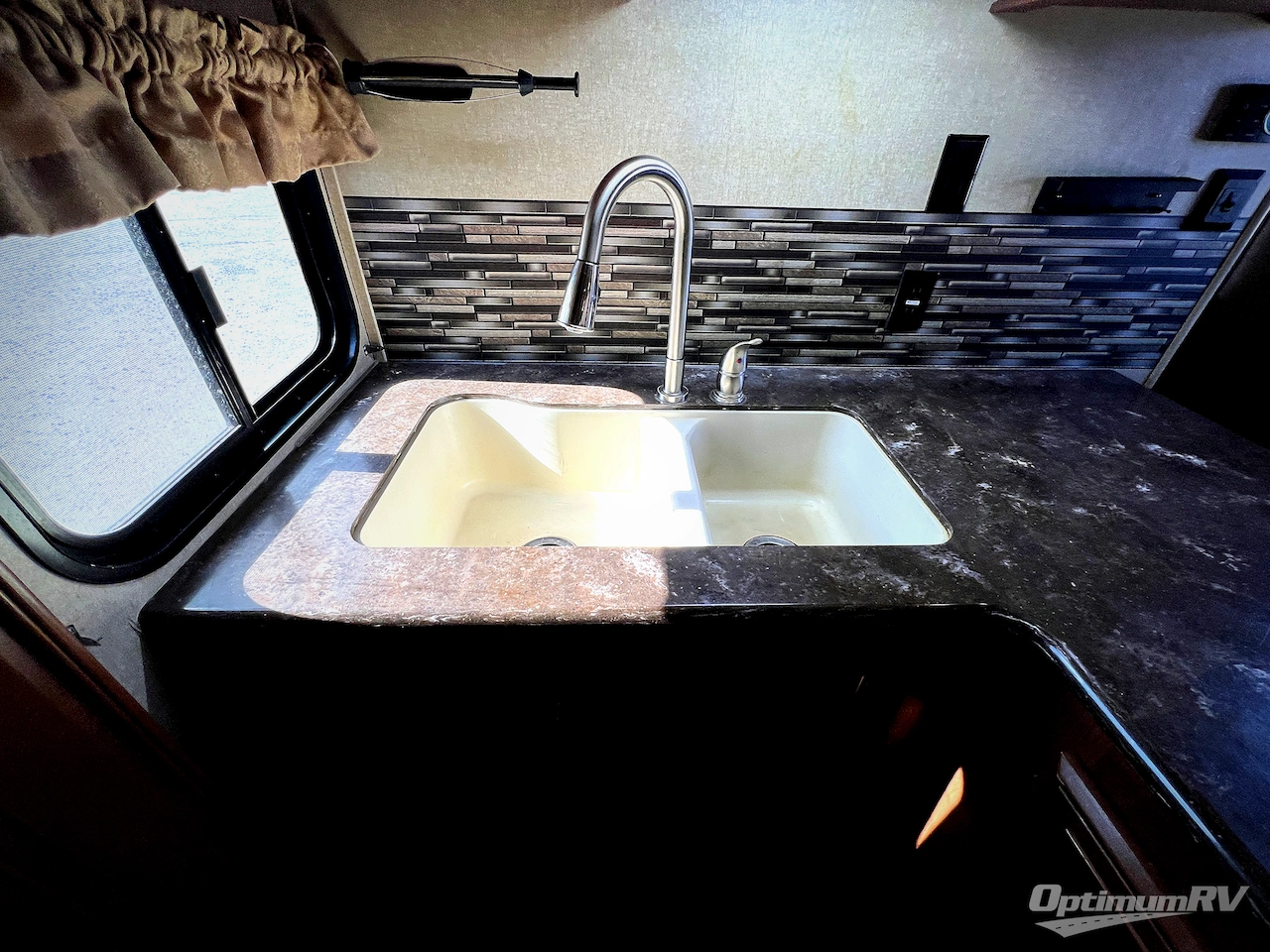 2015 Forest River Sandpiper 346RETS Photo 10