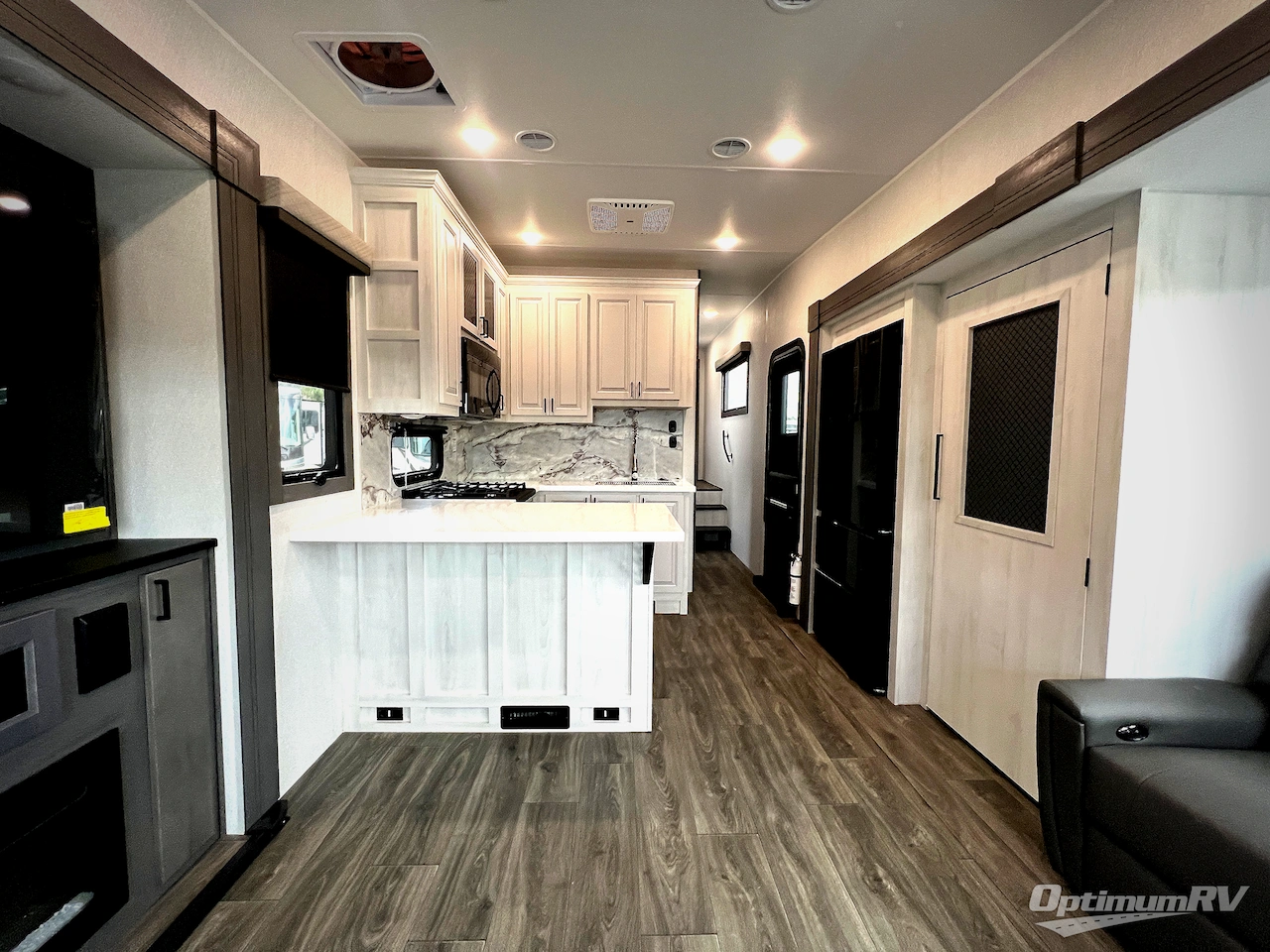 2026 East To West Ahara 383UR Photo 5