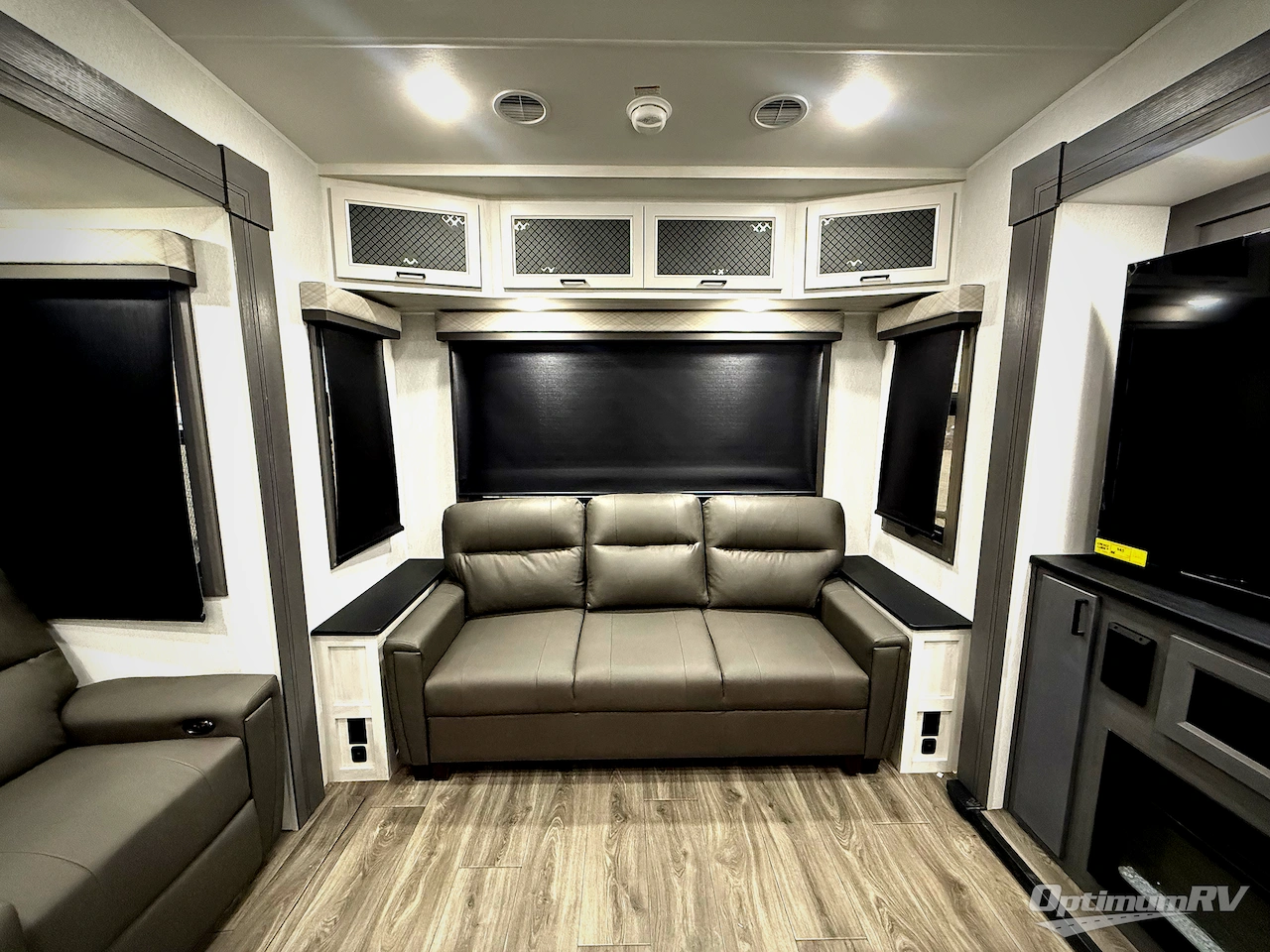 2026 East To West Ahara 383UR Photo 11