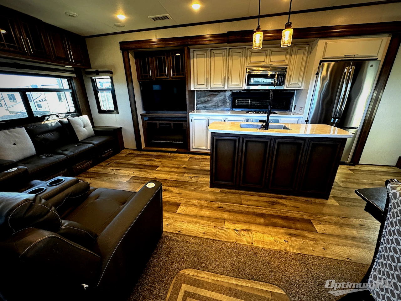 2021 KZ Durango Gold G383RLQ Photo 5