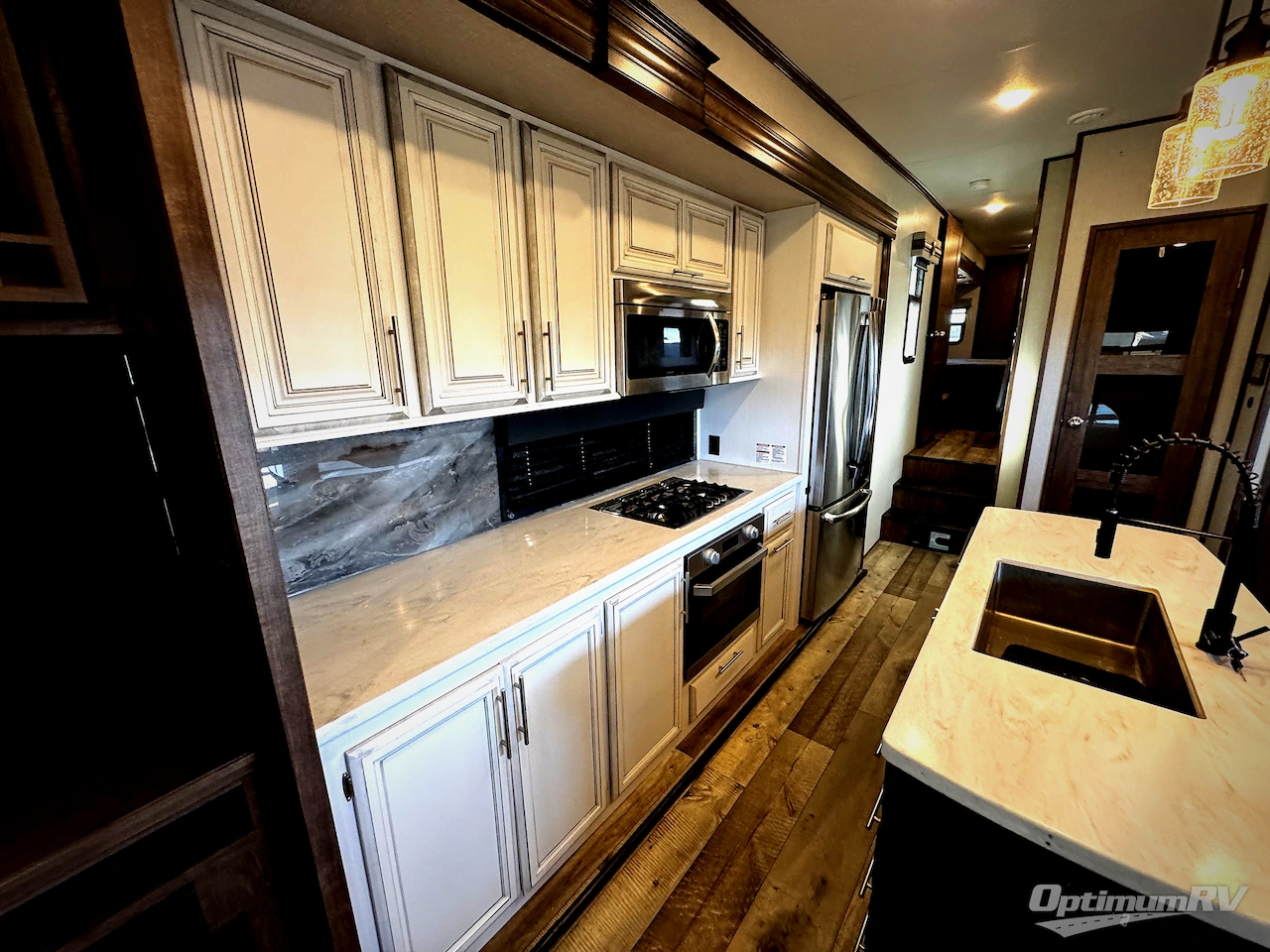 2021 KZ Durango Gold G383RLQ Photo 9