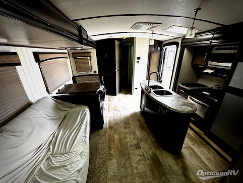 2018 CrossRoads Sunset Trail Super Lite SS331BH RV Photo 4