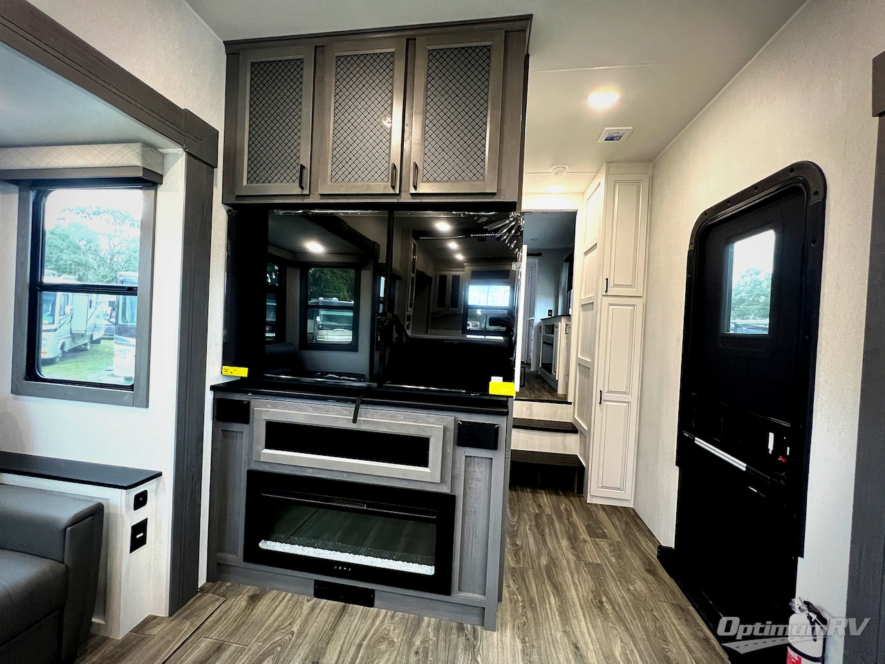 2026 East To West Ahara 395FB Photo 8