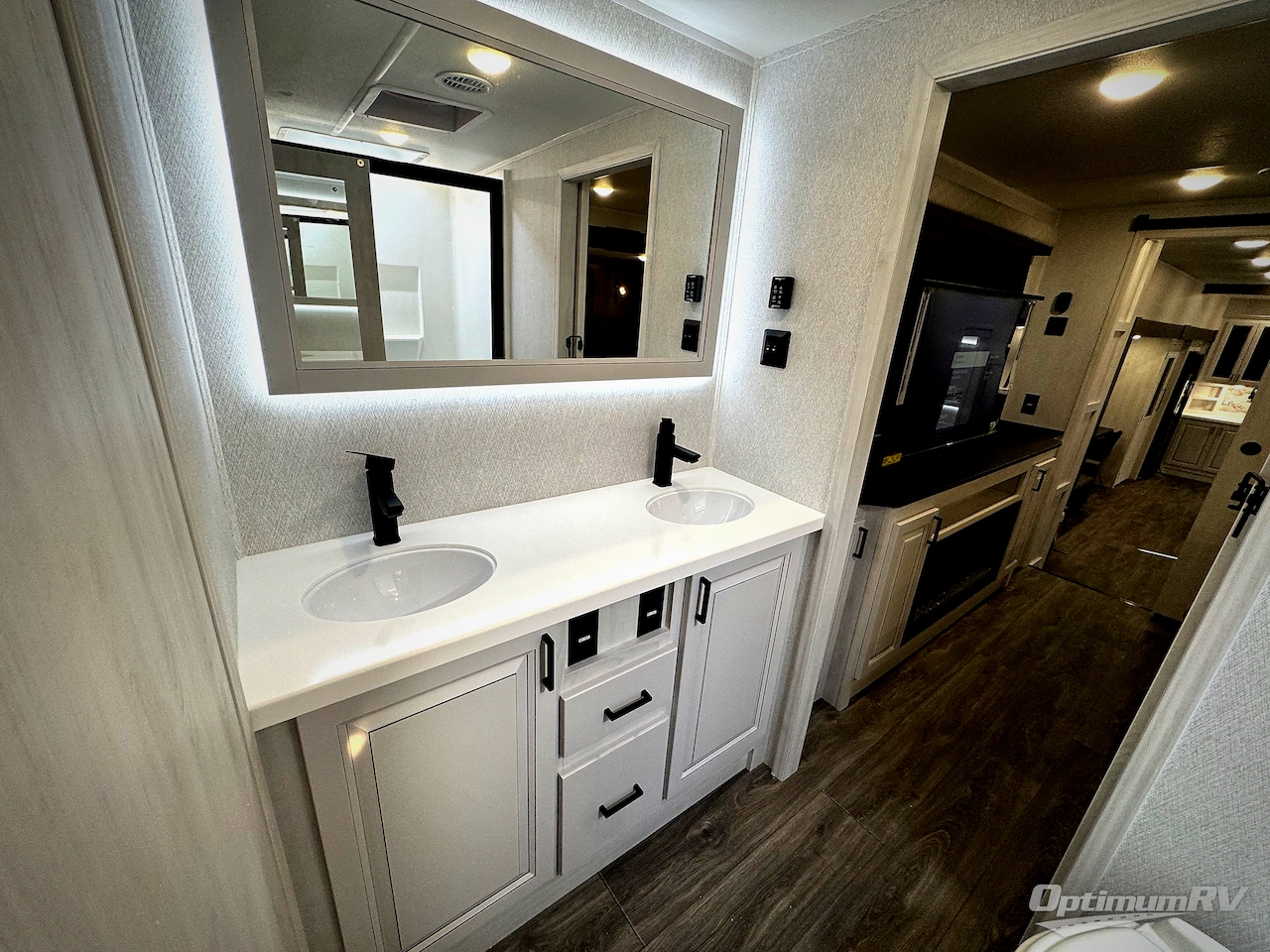 2026 East To West Ahara 395FB Photo 10