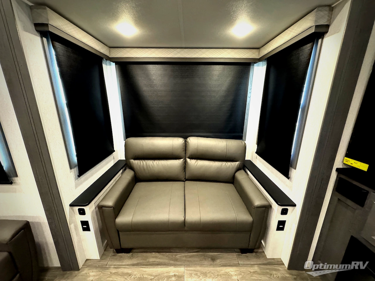 2026 East To West Ahara 395FB Photo 19