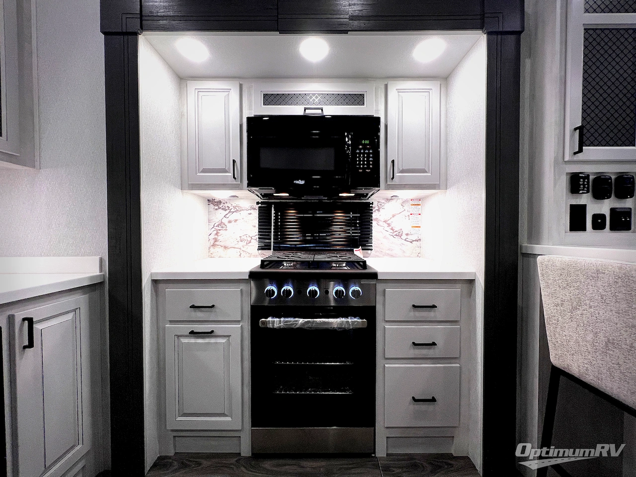 2026 East To West Ahara 395FB Photo 24