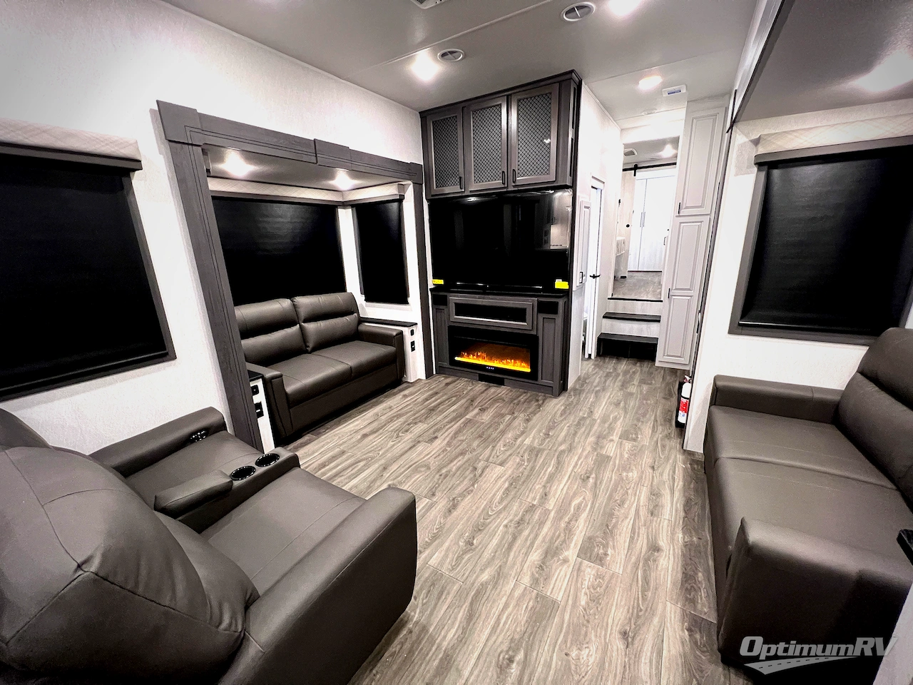 2026 East To West Ahara 395FB Photo 33