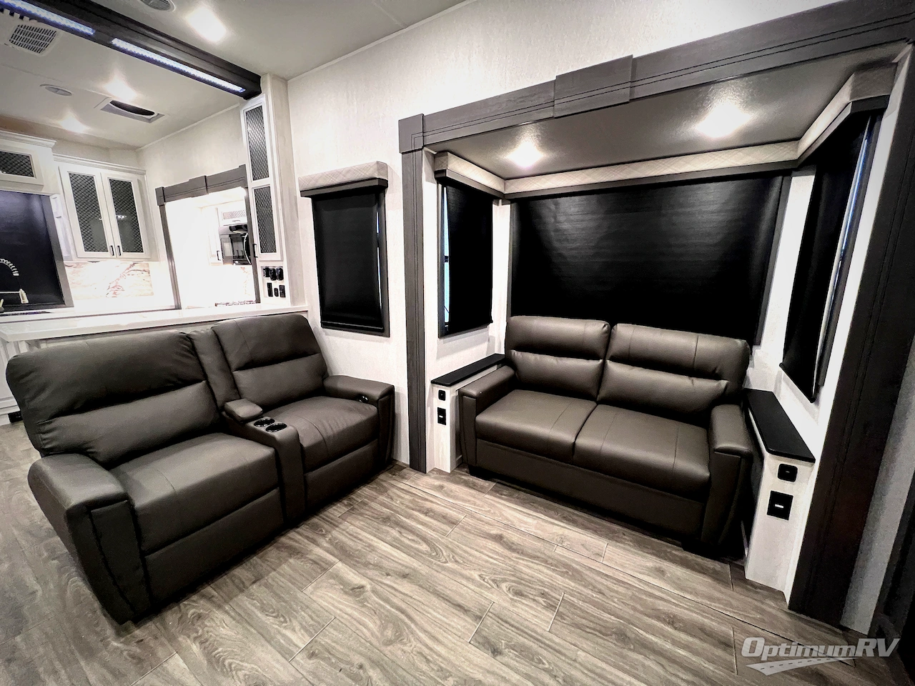 2026 East To West Ahara 395FB Photo 35