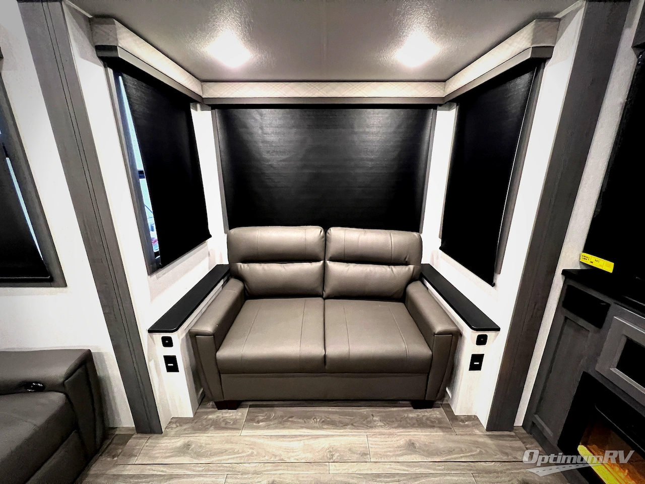 2026 East To West Ahara 395FB Photo 39