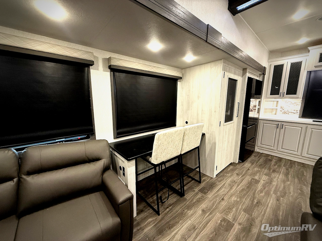 2026 East To West Ahara 395FB Photo 9