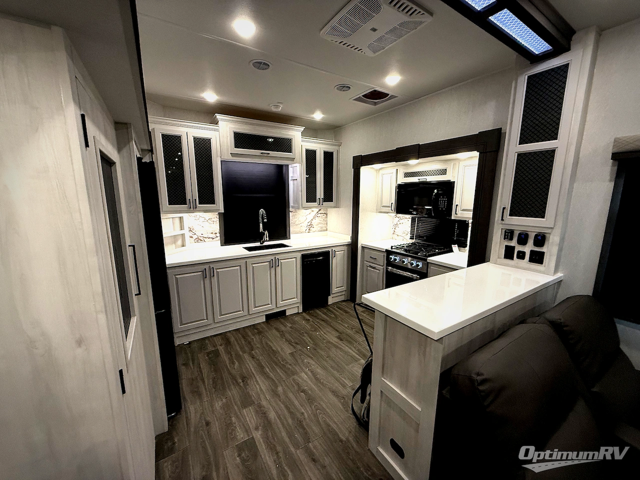 2026 East To West Ahara 395FB Photo 10