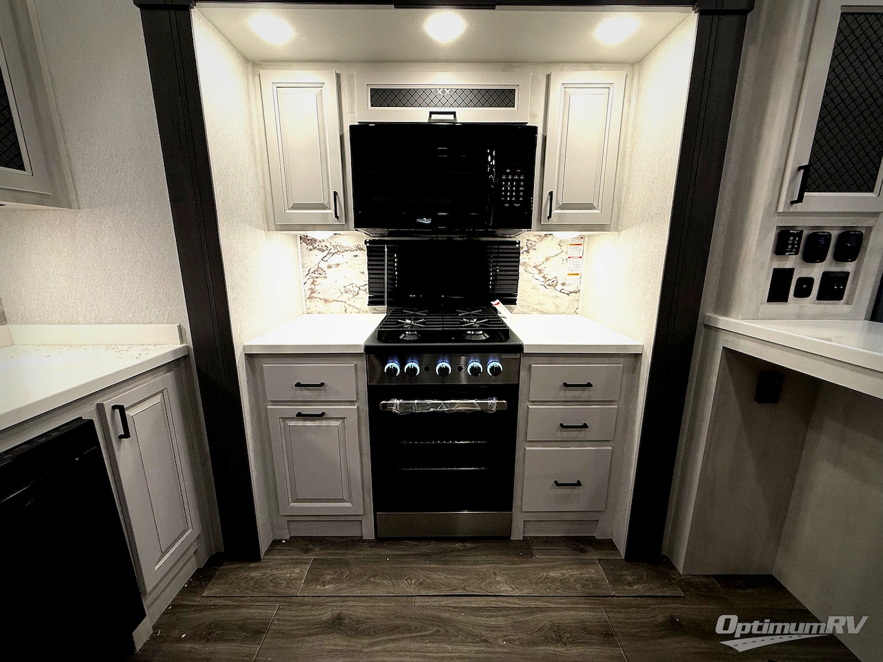 2026 East To West Ahara 395FB Photo 14