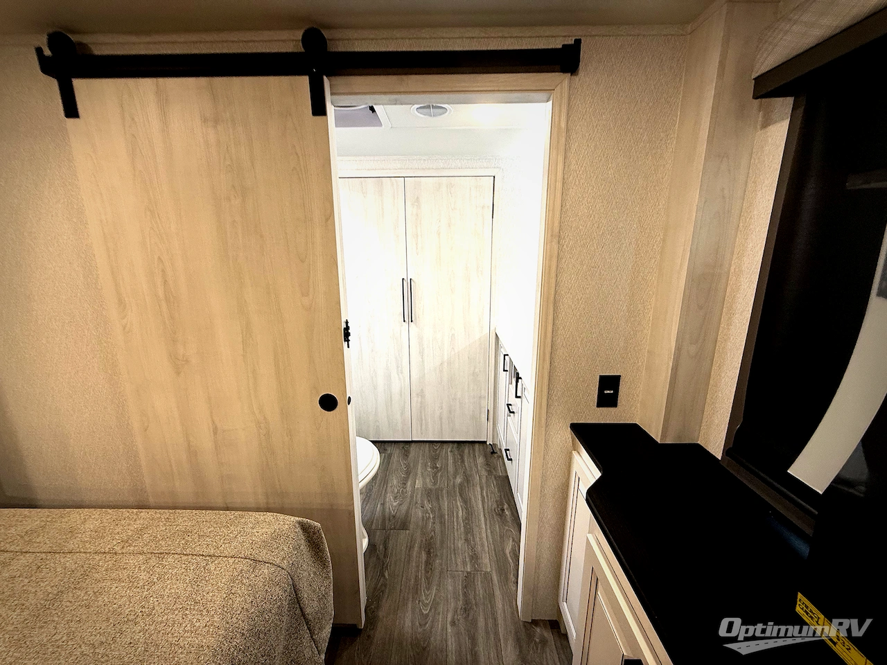 2026 East To West Ahara 395FB Photo 24