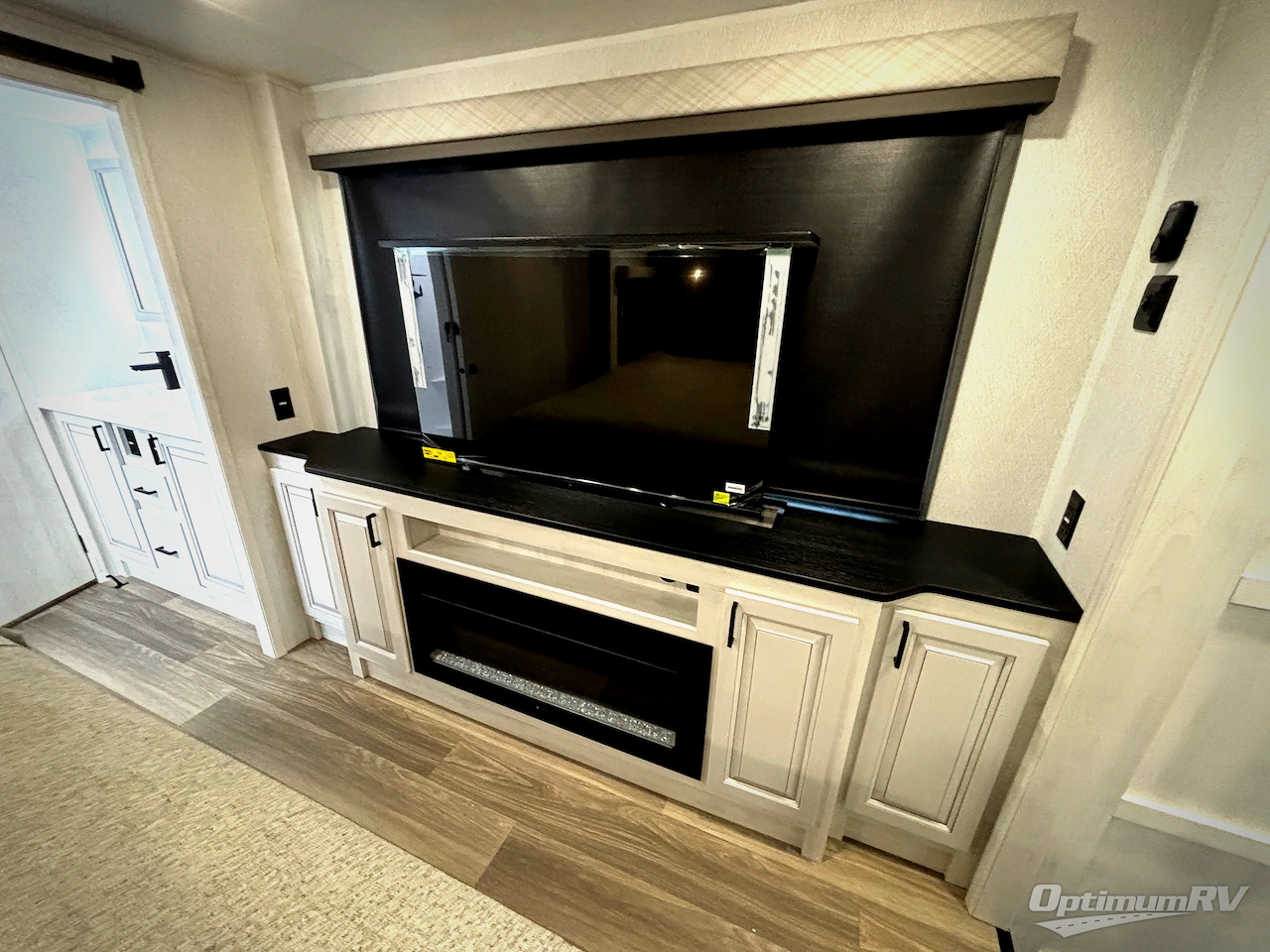 2026 East To West Ahara 395FB Photo 14