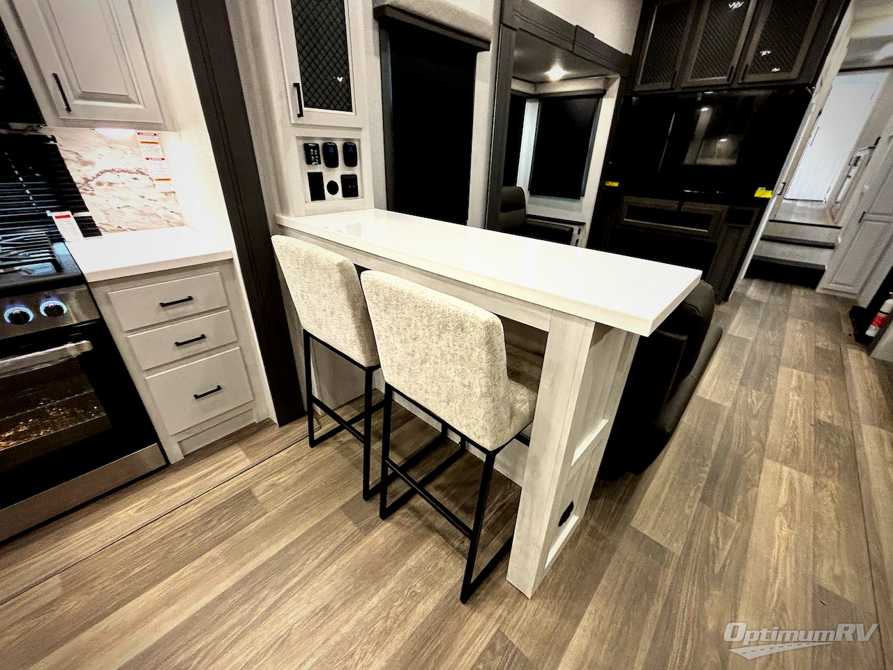 2026 East To West Ahara 395FB Photo 24