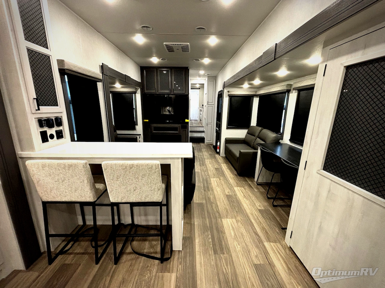 2026 East To West Ahara 395FB Photo 5