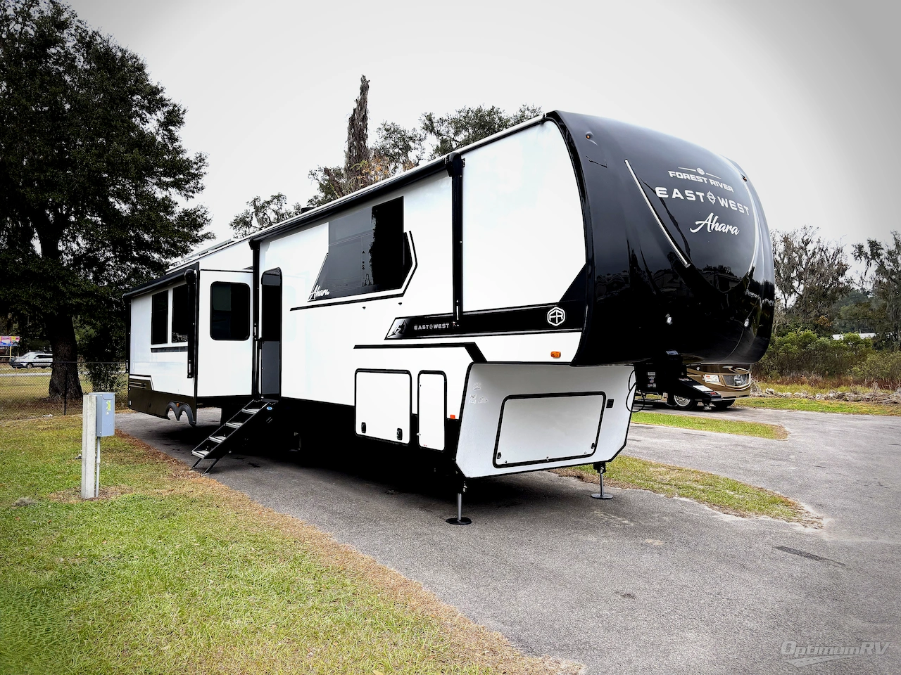 2026 East To West Ahara 395FB Photo 1