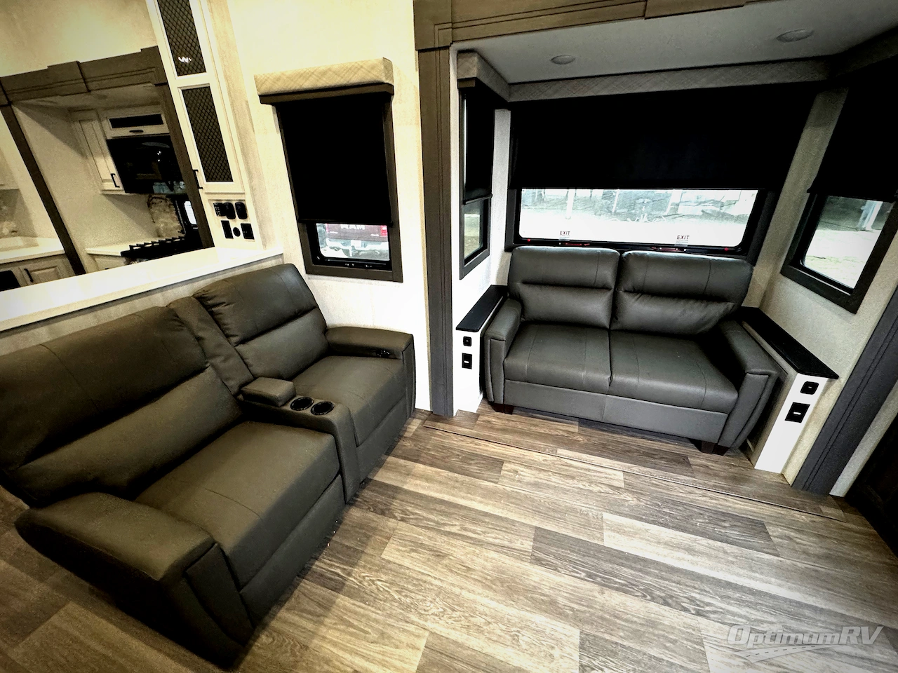 2026 East To West Ahara 395FB Photo 5