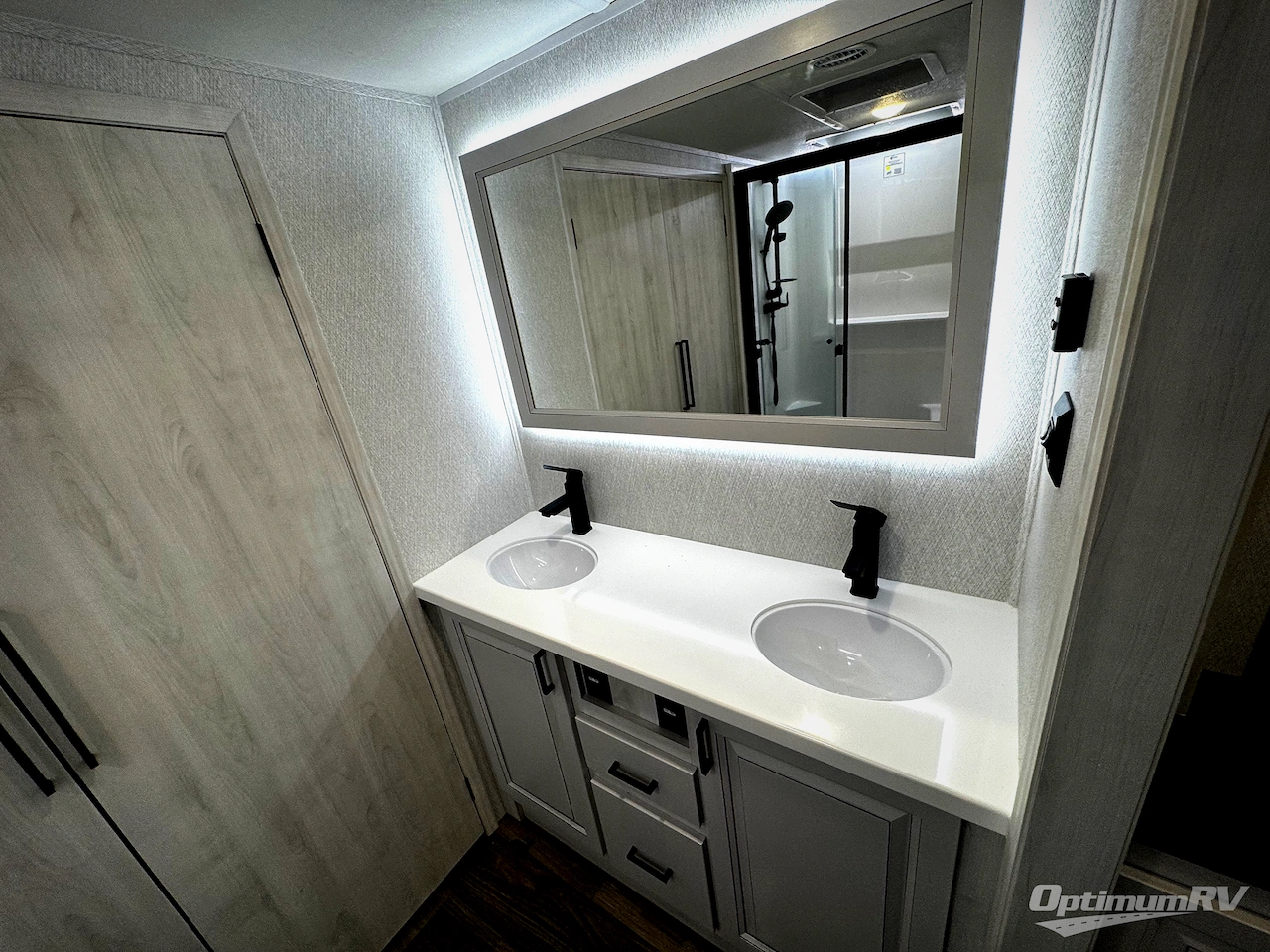 2026 East To West Ahara 395FB Photo 23