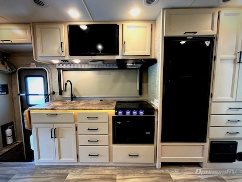 2023 Thor Four Winds 24LT RV Photo 2