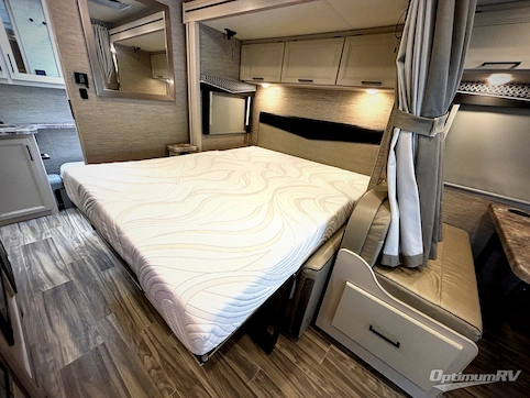 2023 Thor Four Winds 24LT RV Photo 4