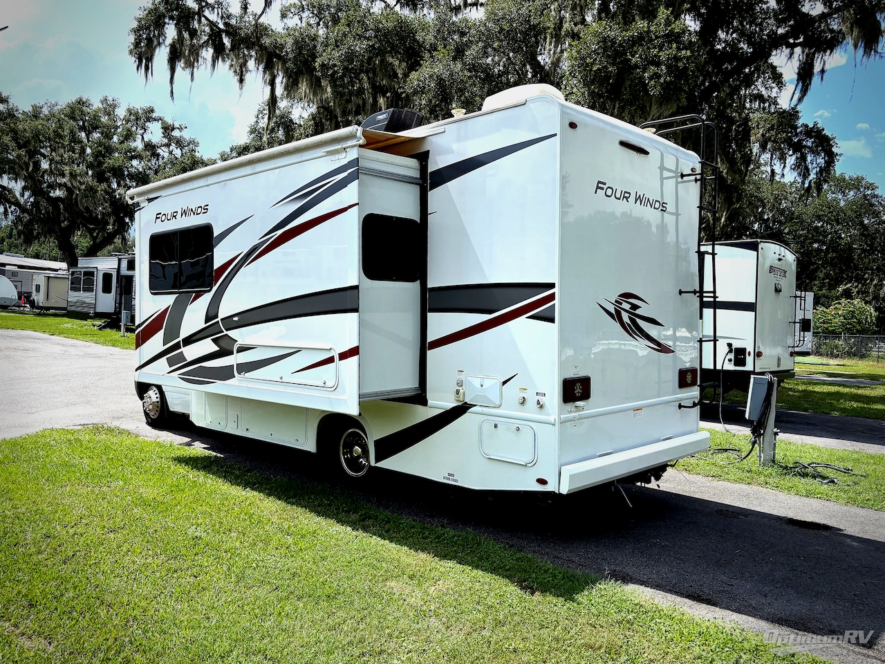 2023 Thor Four Winds 24LT Photo 3
