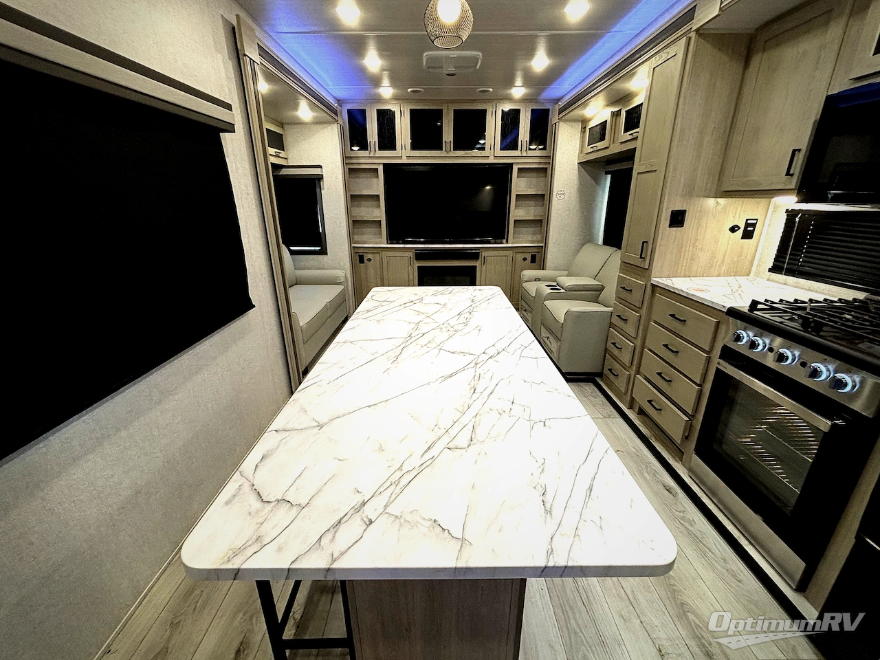 2025 East To West Alta 3250KXT Photo 3