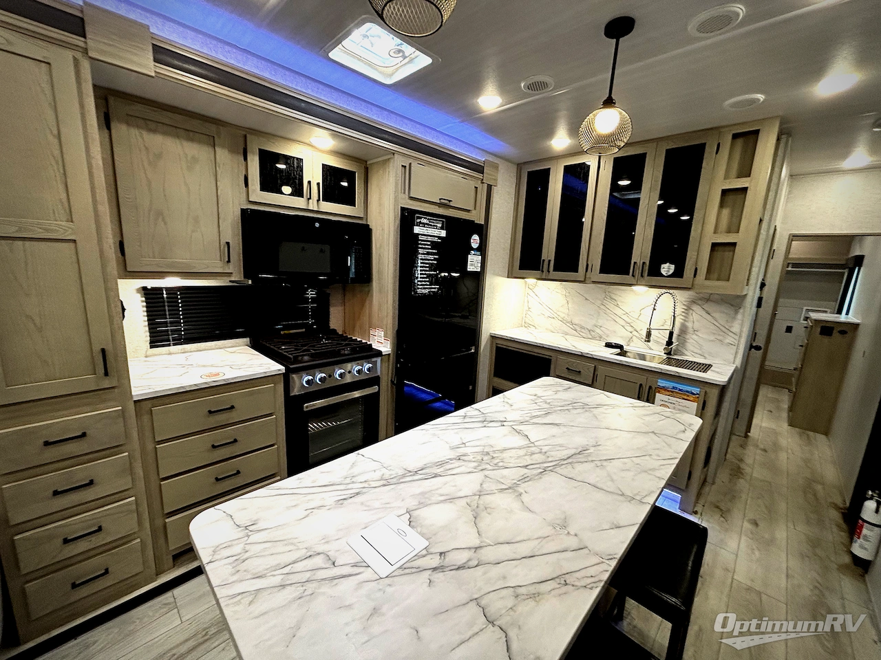 2025 East To West Alta 3250KXT Photo 5