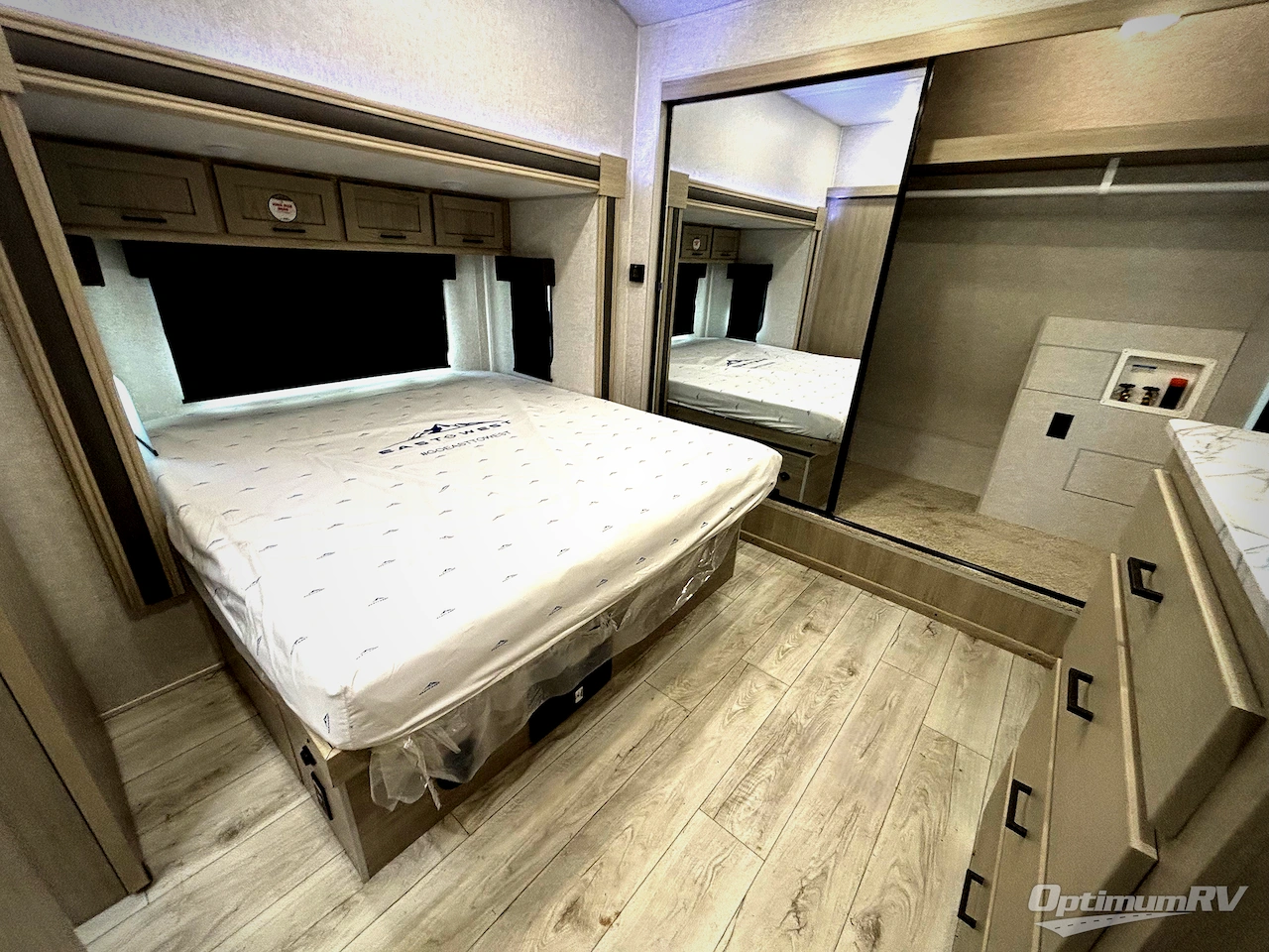 2025 East To West Alta 3250KXT Photo 7