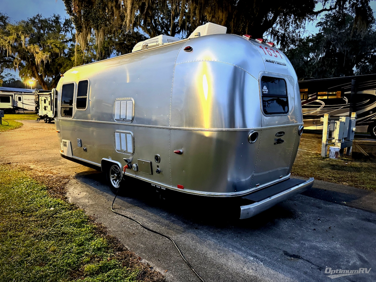 2014 Airstream Sport 22FB Photo 3