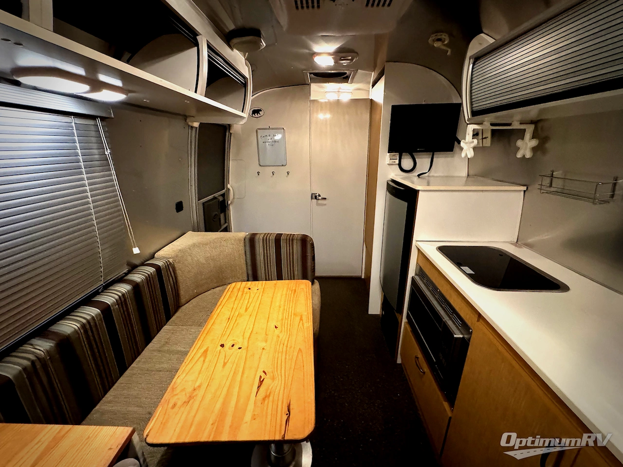 2014 Airstream Sport 22FB Photo 4