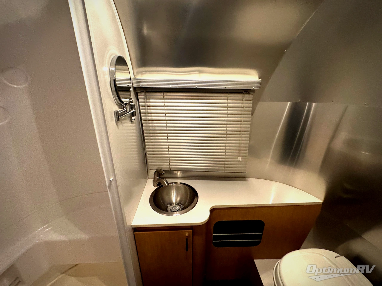 2014 Airstream Sport 22FB Photo 11