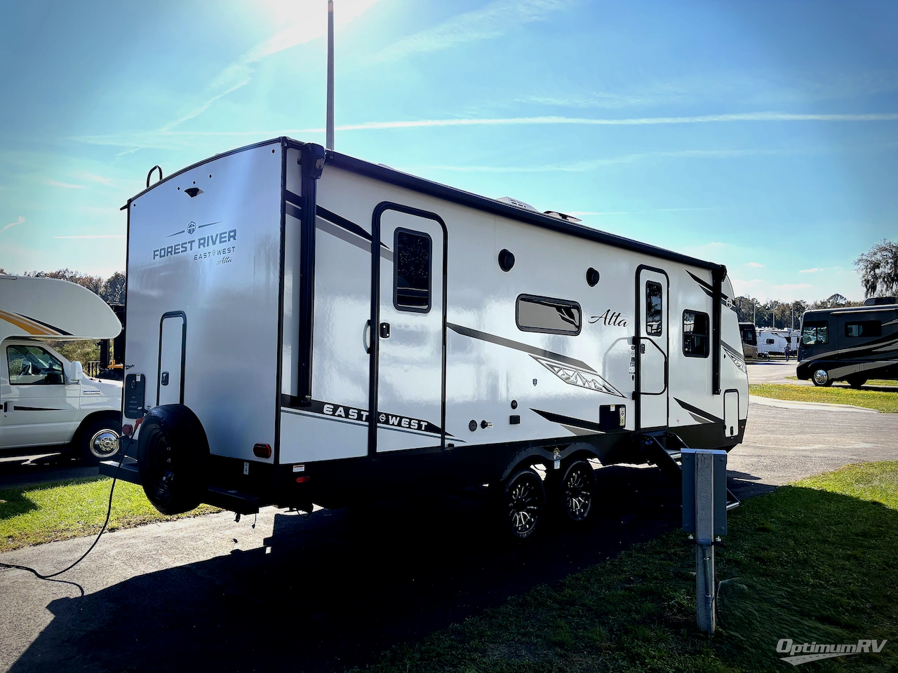 2025 East To West Alta 2475KBH Photo 2