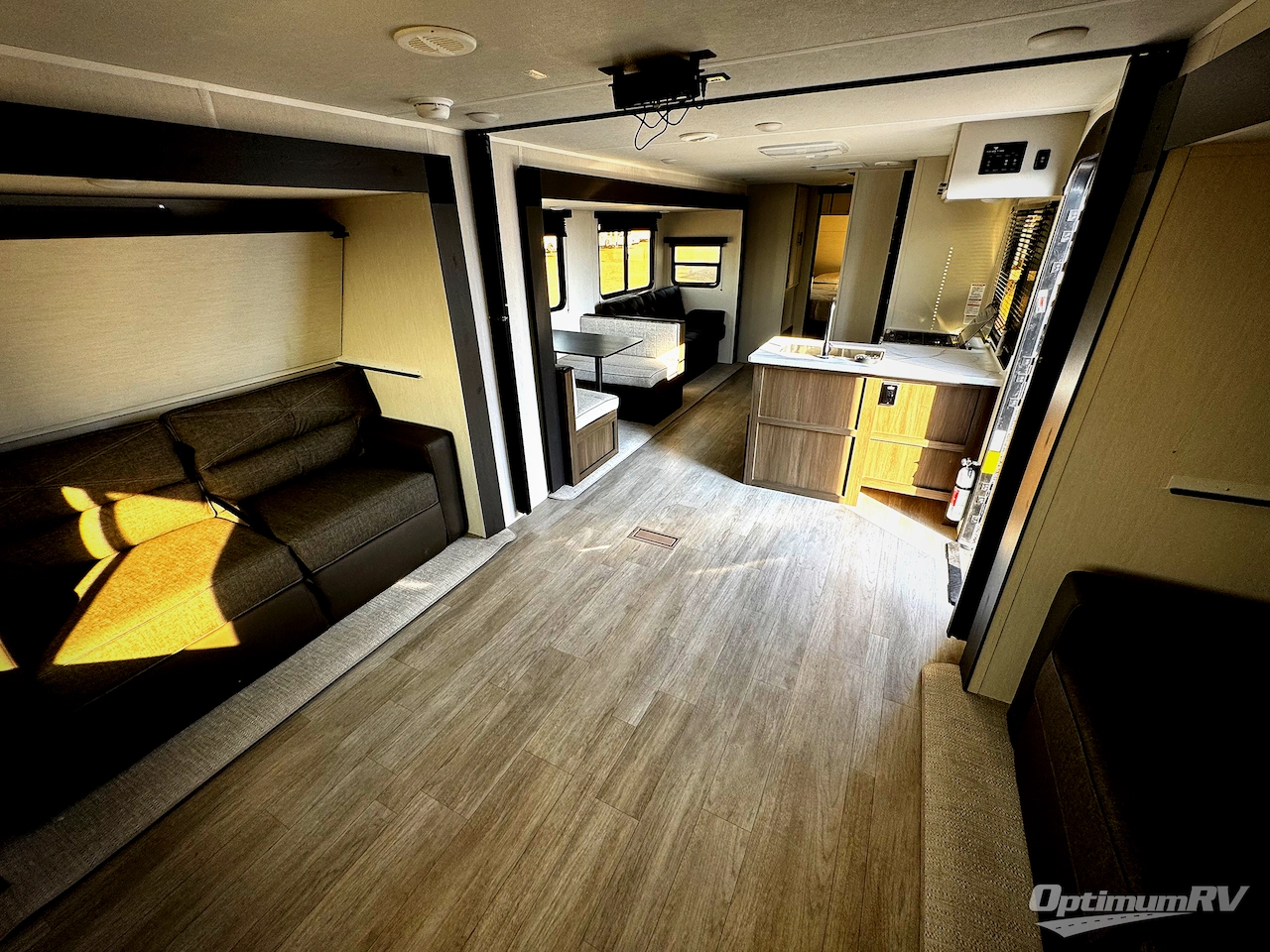 2026 Prime Time Avenger 30PO Photo 6