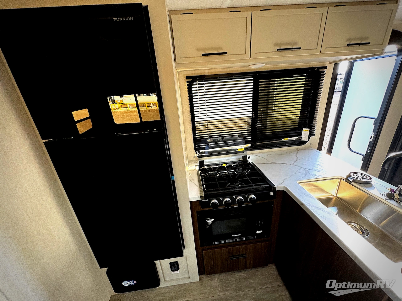 2026 Prime Time Avenger 30PO Photo 9