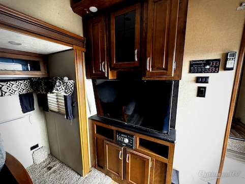 2016 Coachmen Chaparral 372QBH RV Photo 2