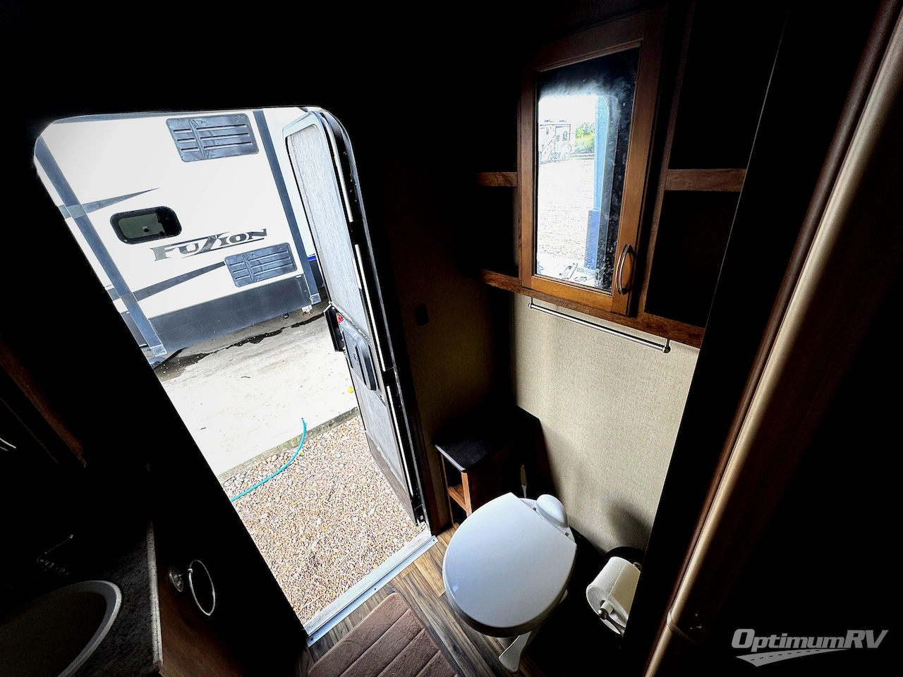2016 Coachmen Chaparral 372QBH Photo 11