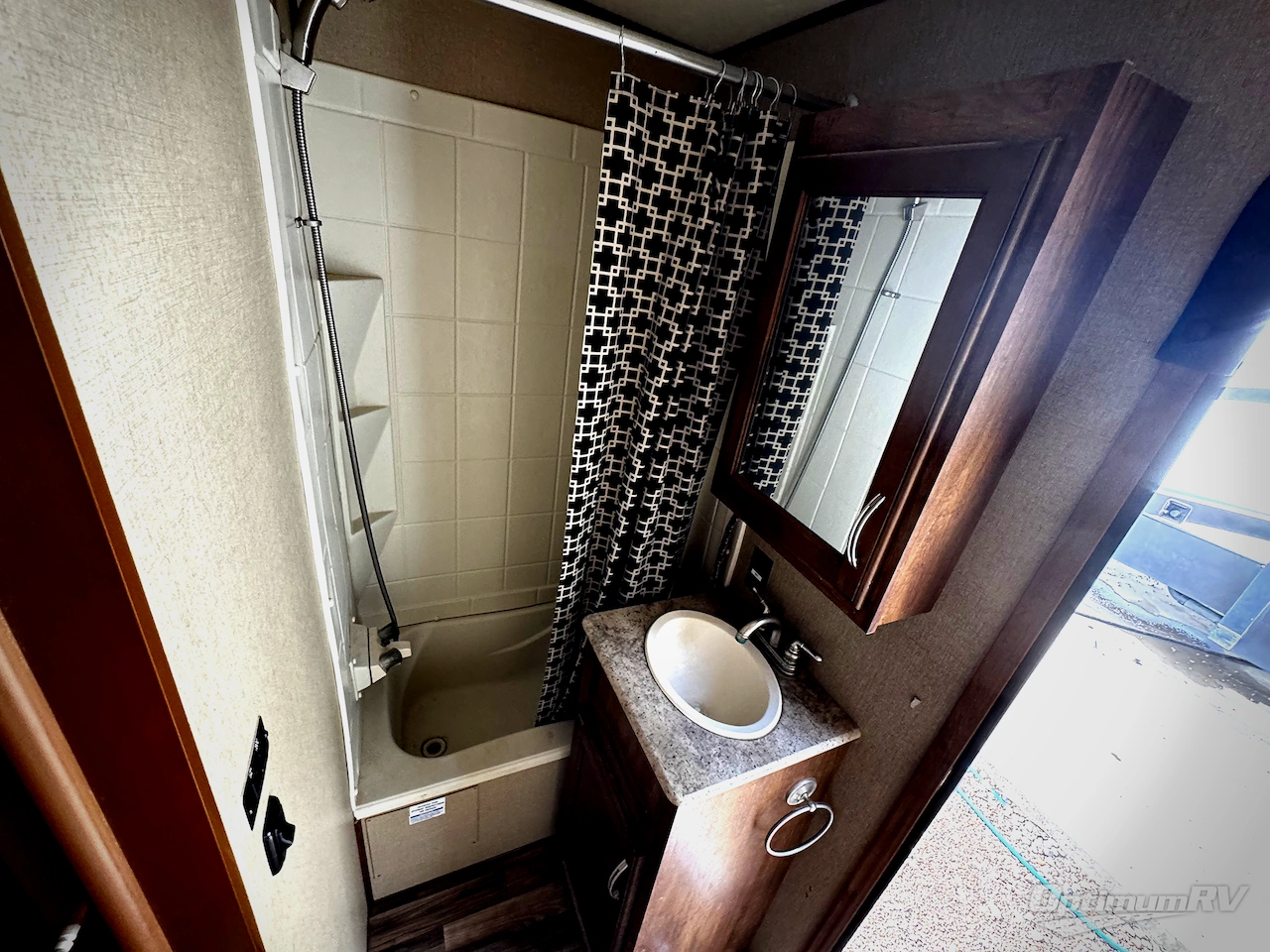 2016 Coachmen Chaparral 372QBH Photo 12