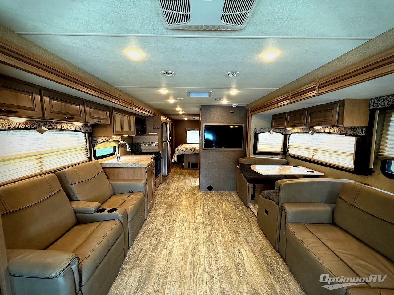 2019 Thor Hurricane 34R Photo 4