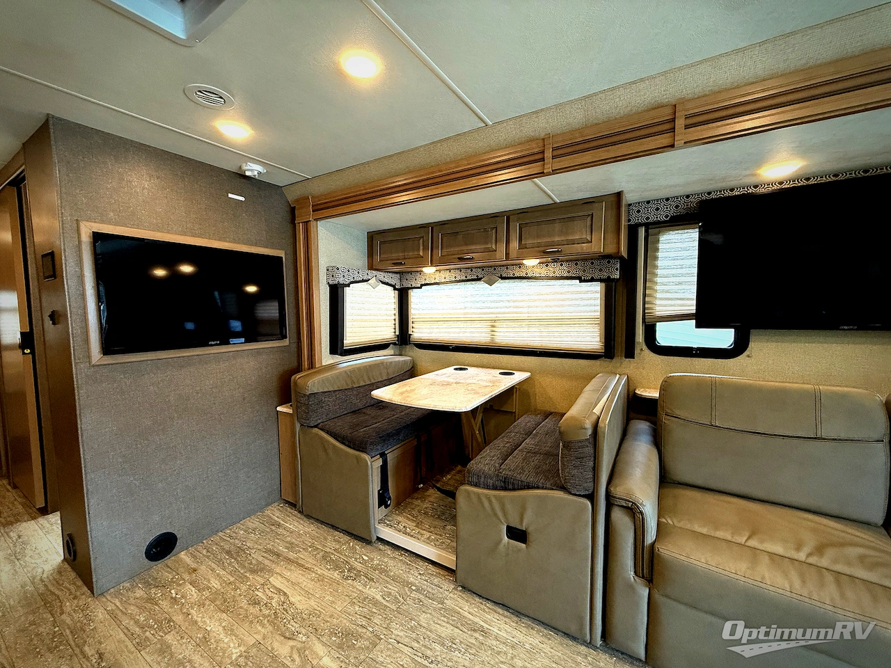 2019 Thor Hurricane 34R Photo 8